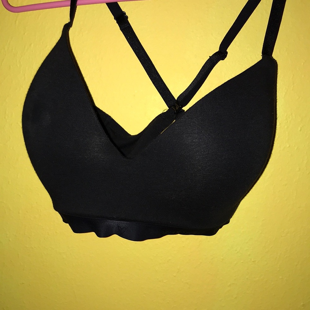Victoria’s Secret t-shirt lightly lined wireless B